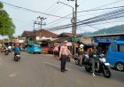 Polsek Cikembar Laksanakan Giat Rutin Pengaturan Lalu Lintas di Titik Rawan Kemacetan