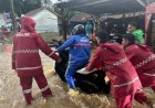 Satuan Samapta Polres Sukabumi Terjun langsung bantu Pengendara terjebak Banjir