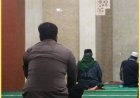Polsek Parungkuda Laksanakan Giat Safari Subuh di Masjid Jami Darussolihin