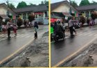 Kapolsek Cikidang Laksanakan Giat Pengaturan Lalu Lintas Pagi di Depan SDN 1 Cikidang