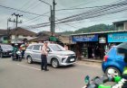 Polsek Cikembar Laksanakan Giat Rutin Pengaturan Lalin di Titik Rawan Macet