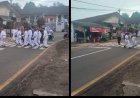 Kapolsek Cikidang, AKP Hotben Sianturi, S.H., melaksanakan kegiatan pelayanan masyarakat (Yanmas) dan pengaturan lalu lintas pagi di wilayah hukum Polsek Cikidang, tepatnya di depan SDN 1 Cikidang, Jalan Raya Cikidang, Kampung Pasirrarangan, Desa Pangkalan.