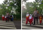 Kapolsek Cikidang Laksanakan Gatur Lantas Pagi di Depan SDN 1 Cipetir