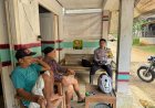 Bhabinkamtibmas Polsek Kalibunder di Desa Cimahpar sambang warganya sampaikan pesan kamtibmas