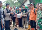 Plsek Simpenan bersama Forkopincam Salurkan Bantuan untuk Korban Banjir dan Longsor di Mekarasih