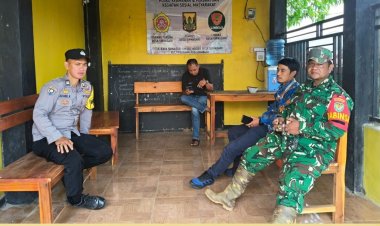 Bhabinkamtibmas Polsek Lengkong di Desa Sirnasari Tingkatkan Kamtibmas Lewat Door to Door System