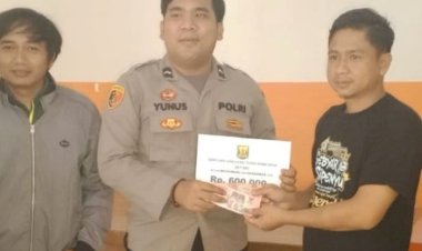 Polsek Ciemas Polres Sukabumi Monitoring Penyaluran BLT Desa Mekarjaya untuk Pastikan Tepat Sasaran