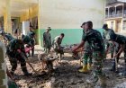 Personel TNI AD Gerak Cepat Bersihkan Sekolah Pascabanjir di Aceh