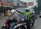 Polsek Parungkuda Polres Sukabumi Laksanakan Pengaturan Arus Lalu Lintas Pagi Hari