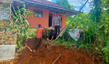 Bhabinkamtibmas Polsek Kalibunder Laksanakan DDS di Desa Mekarwangi