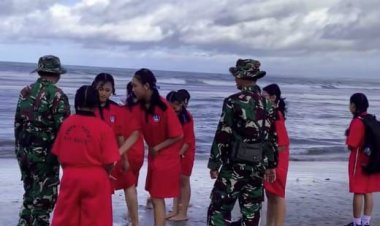 Sehari Usai Instruksi Presiden, TNI Bersama Pelajar Gotong Royong Bersihkan Sampah di Pantai Kuta Bali